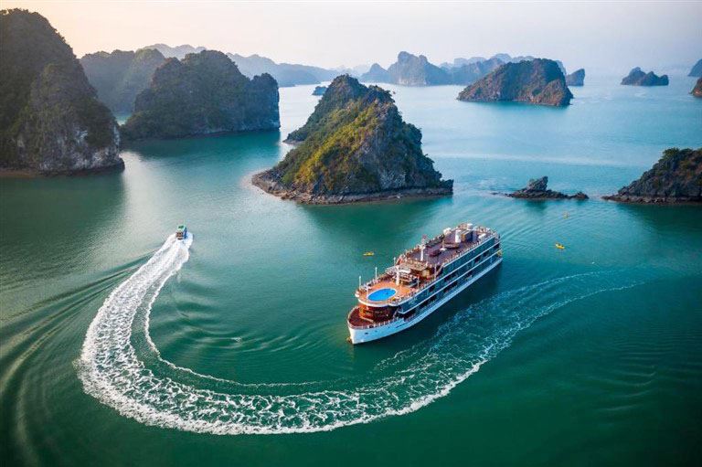 Ha Long Bays breathtaking panorama 