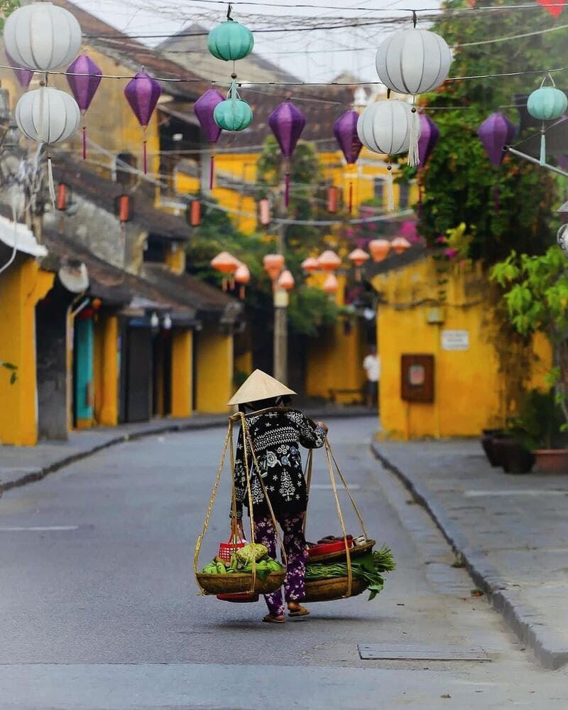 Hoi An, the picturesque town adorned with ancient houses and streets aglow with colorful lanterns