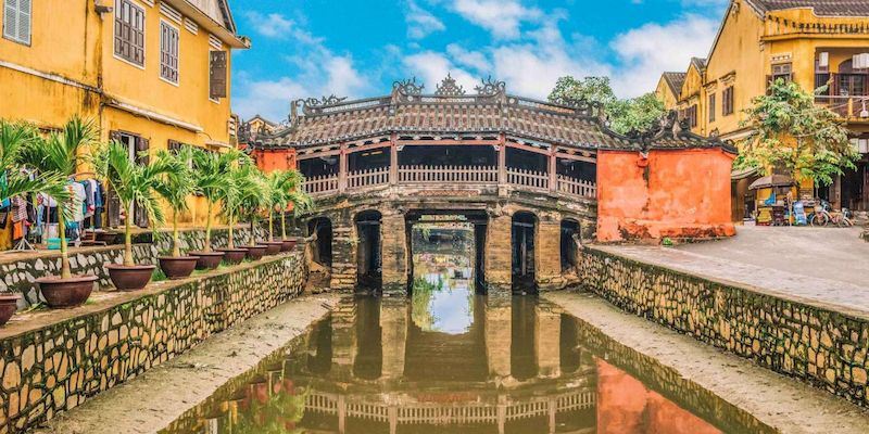 La encantadora belleza de la antigua ciudad de Hoi An cuando cae la noche