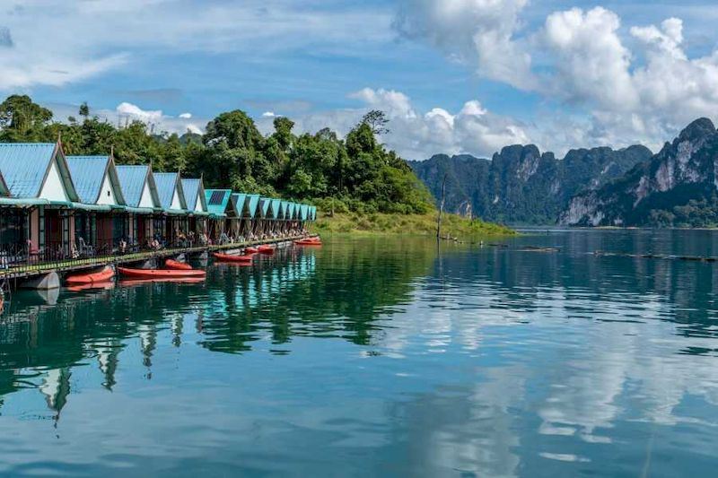 Los bungalows flotantes en Khao Sok