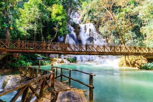 Cascada de Kuang Si, una de las cascadas naturales más hermosas de Laos